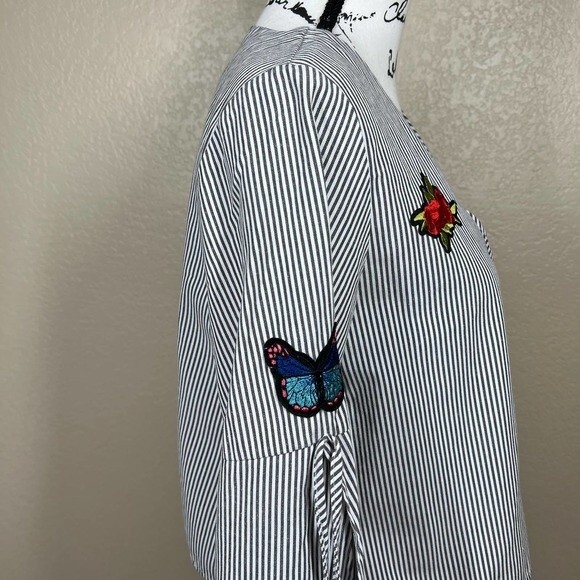 La sorella gray top striped V-neckline Bell sleeve with butterflies patch size M - Picture 9 of 12